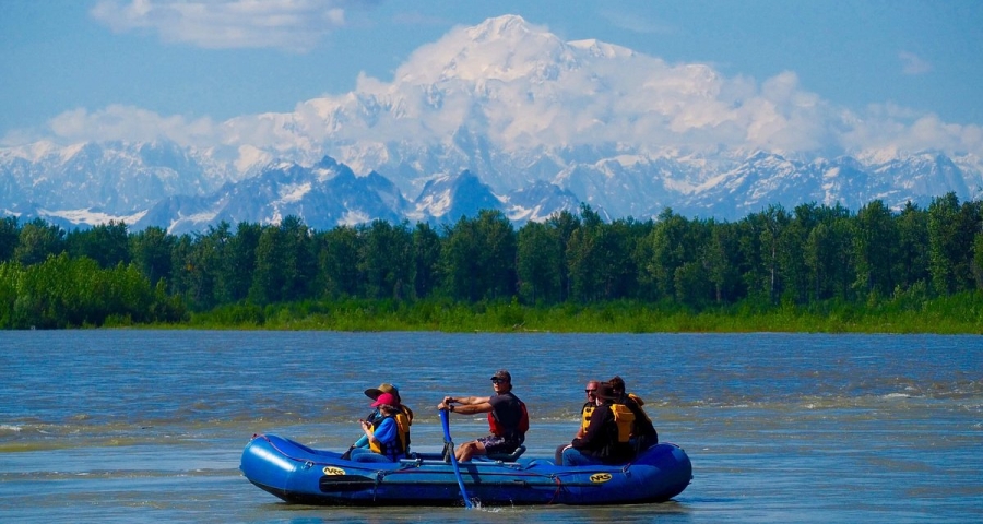 people in kayak