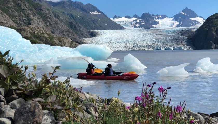 people in kayak